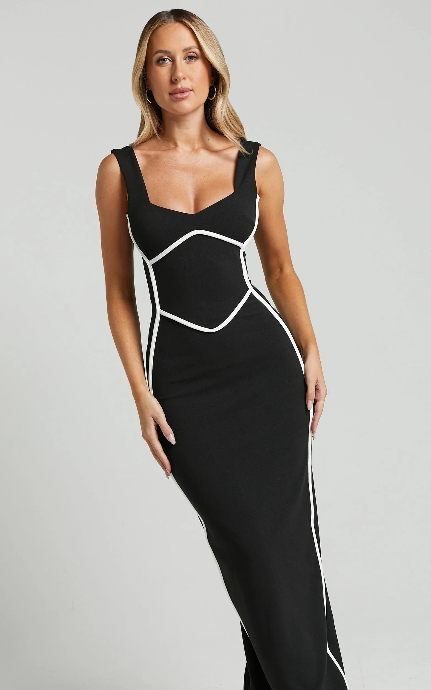 Magnolia Midi Dress - Scoop Neck Bodycon Dress in Black