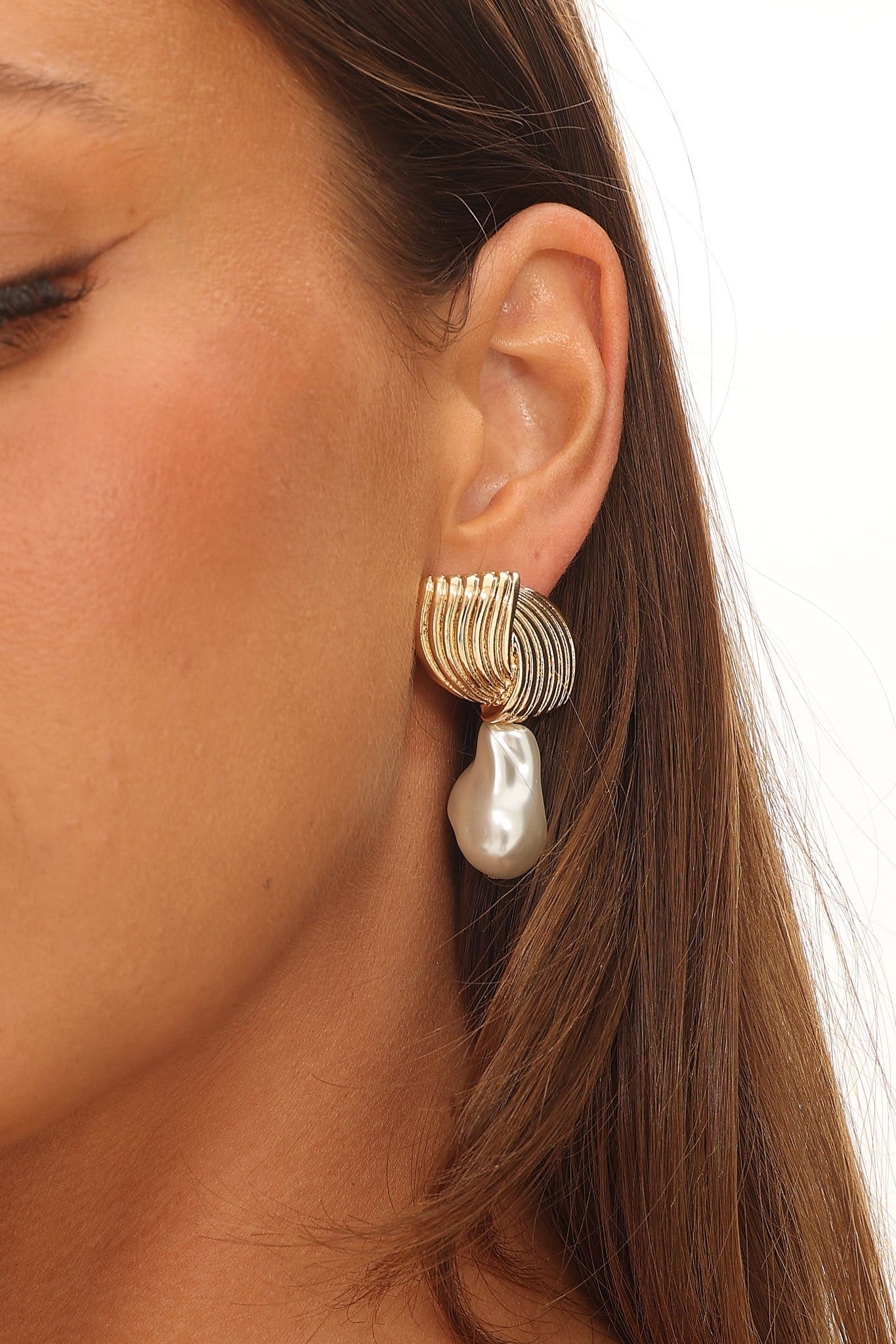High Season Baroque Pearl Droplet Earrings Gold/Pearl