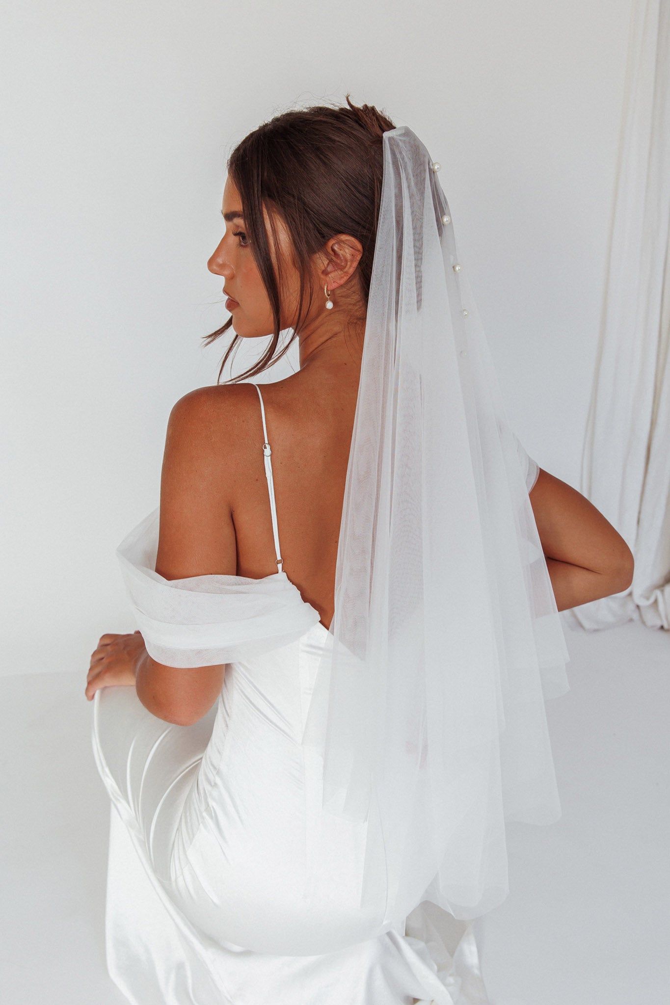 Marina Pearl Accent Veil White
