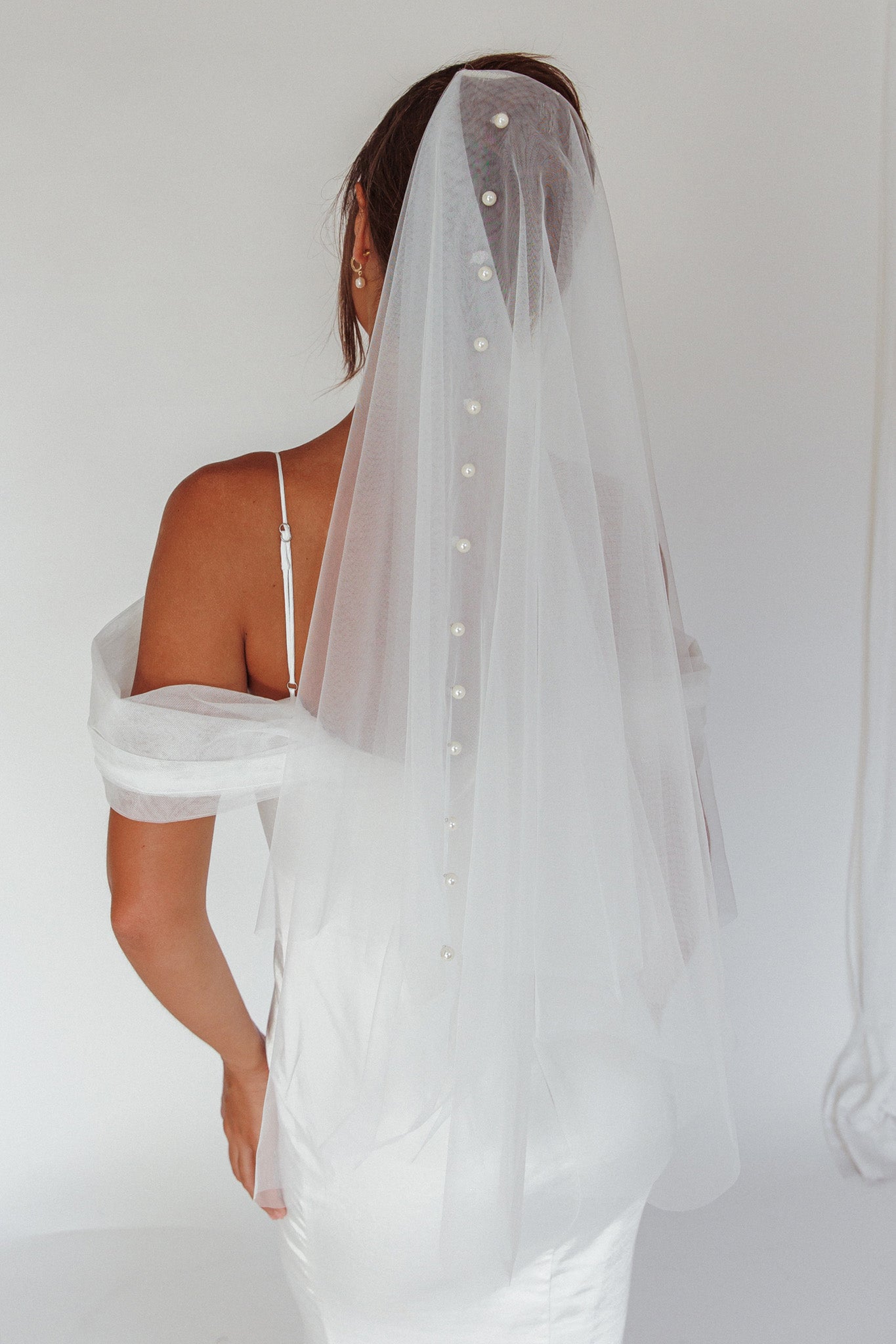 Marina Pearl Accent Veil White