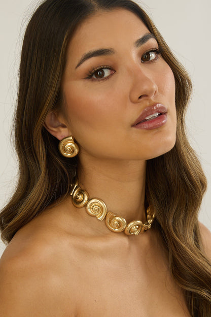 Serenova Spiral Shell Collar Necklace Gold