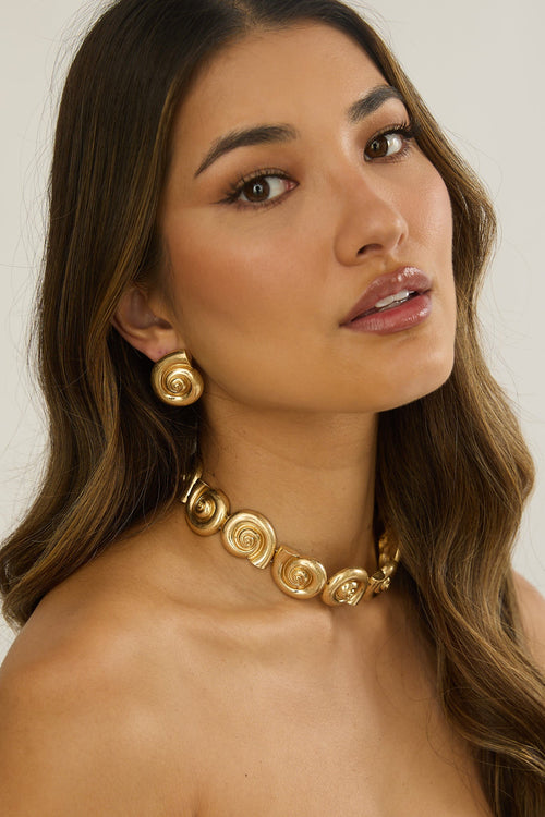 Serenova Spiral Shell Collar Necklace Gold