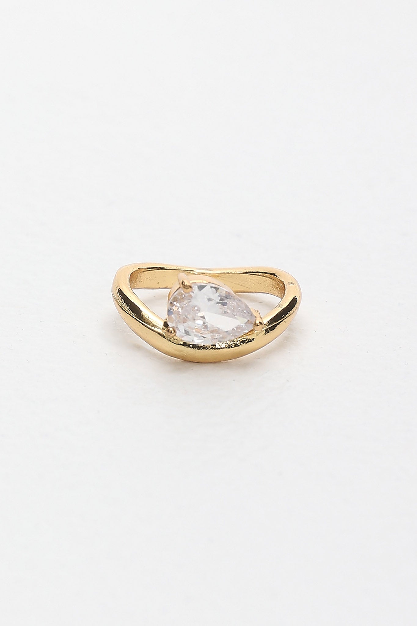 Angelisse Crystal Pear Ring Gold