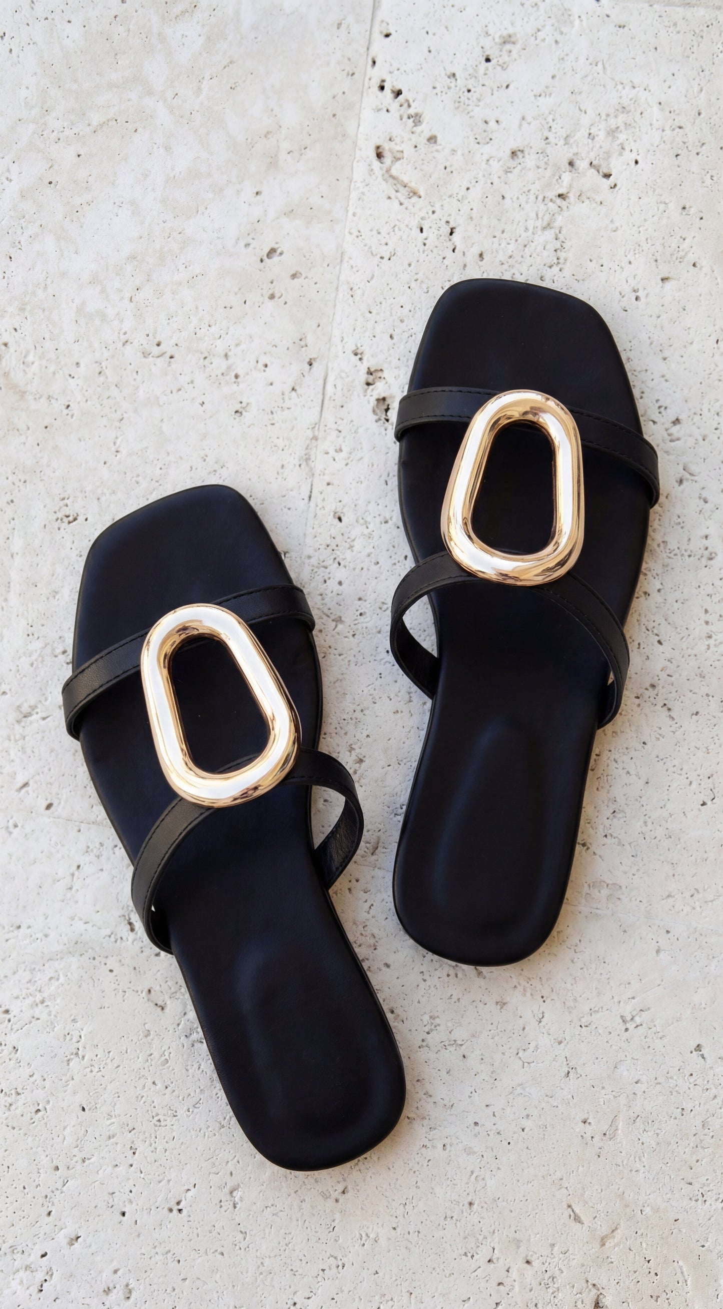Atlas Flat Sandals - Black